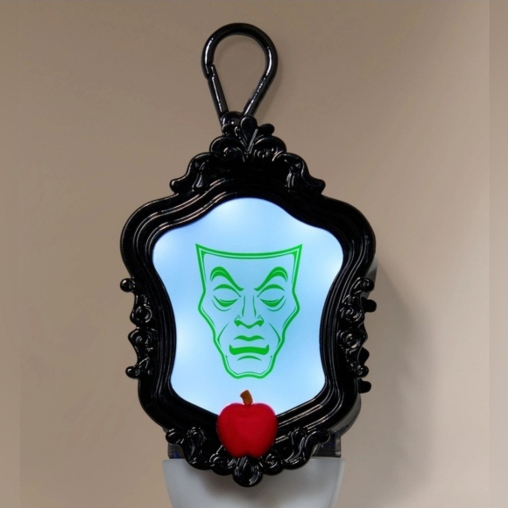 NWT BBW EVIL QUEEN MIRROR / LIGHT UP POCKET BAC HOLDER 🍎✨️
